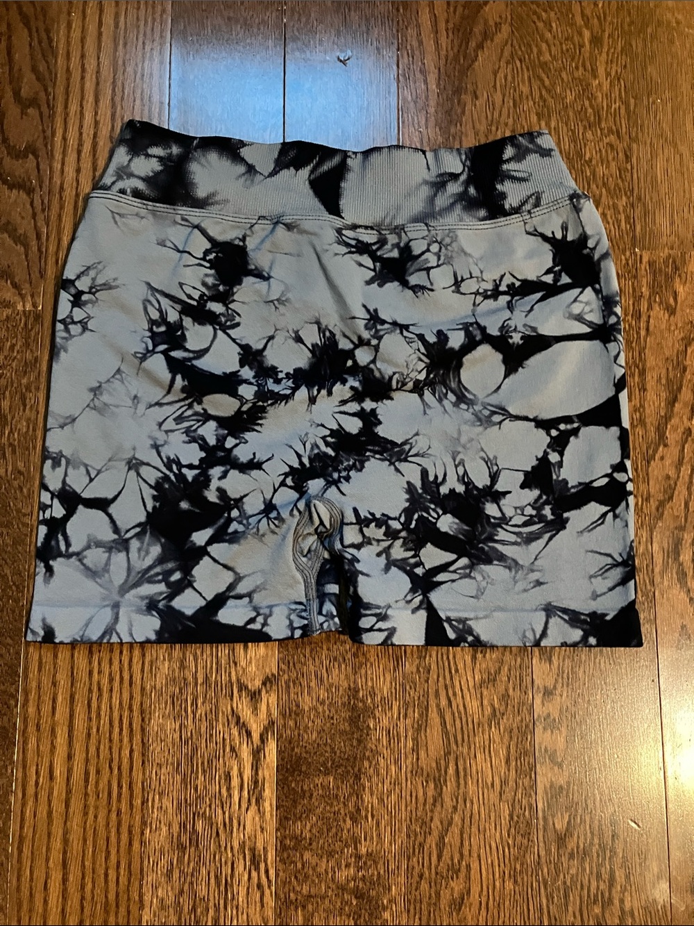 Women’s -Tie-Dye Black & lilGray SHORTS & 2 pearl Hair Clips & A necklace:):)!